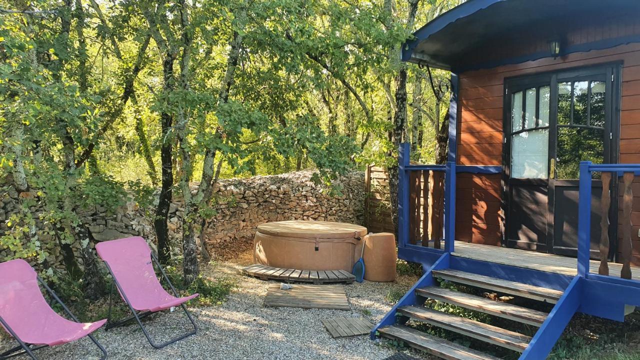 Roulottes Et Cabanes De Saint Cerice Vogue Exteriér fotografie