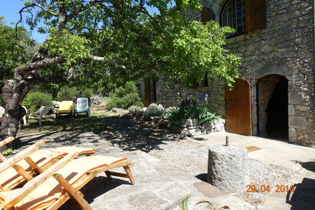 Roulottes Et Cabanes De Saint Cerice Vogue Exteriér fotografie
