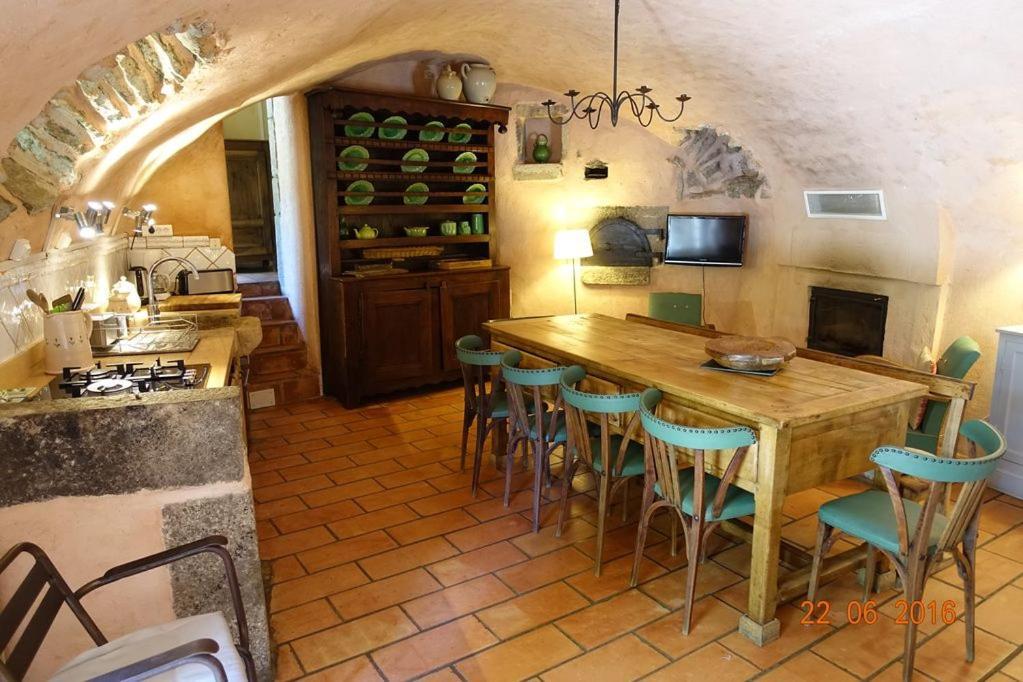 Roulottes Et Cabanes De Saint Cerice Vogue Exteriér fotografie